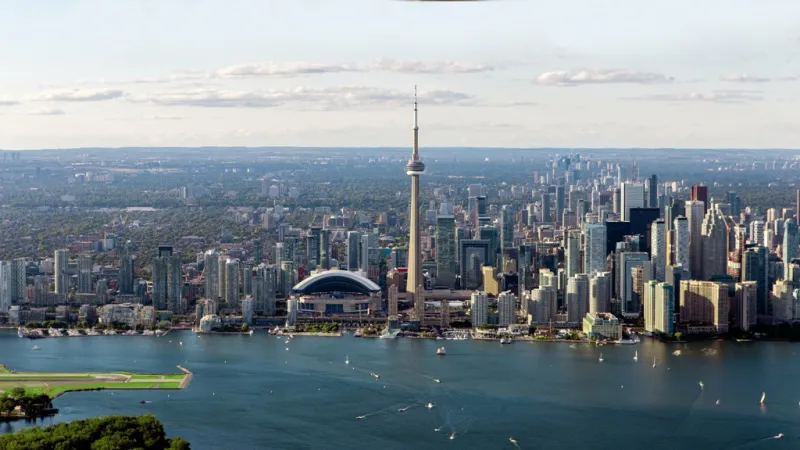 AMAZING! Direct flights from Dublin to Toronto, Canada from €93