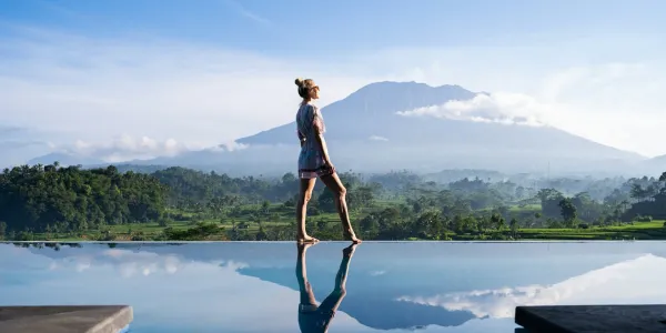 WOW! Full Service flights from London to BALI for £328